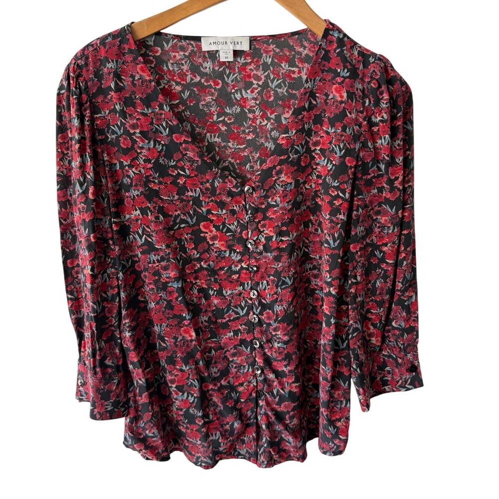Amour Vert Red Black Floral 100%  Silk Button Front V-Neck Blouse XS 3/4 Sleeve